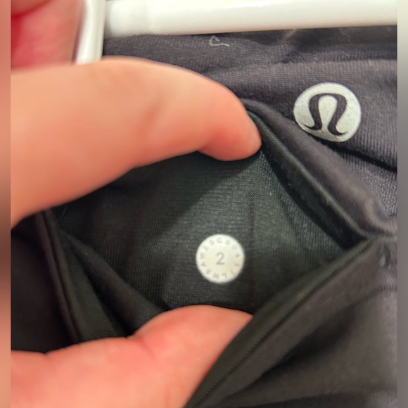Lululemon Size 2 Black Wunder Under Leggings - Picture 3 of 4